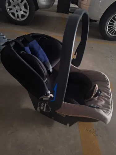 Bebê conforto com base Isofix + base normal