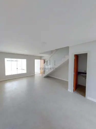 Casa Duplex em Manguinhos, Yahoo - 3 quartos, suíte, closet, 2 vagas, sol manhã