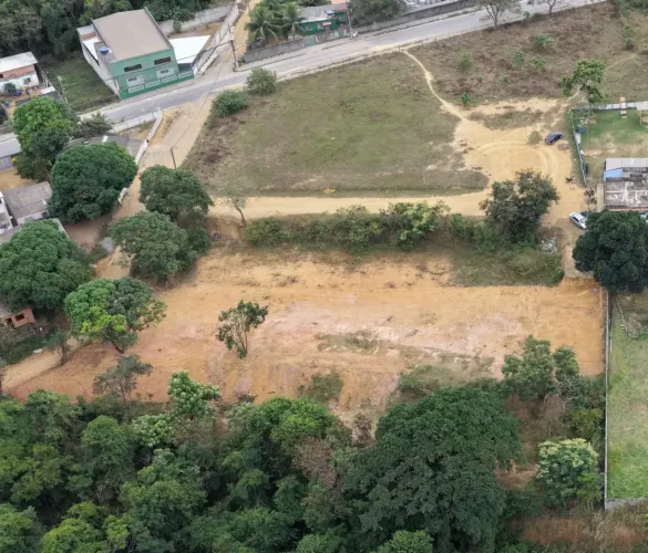 Pelegrine Vende Área 1.848 m2 não murada e plana - Alzira Ramos, Cariacica