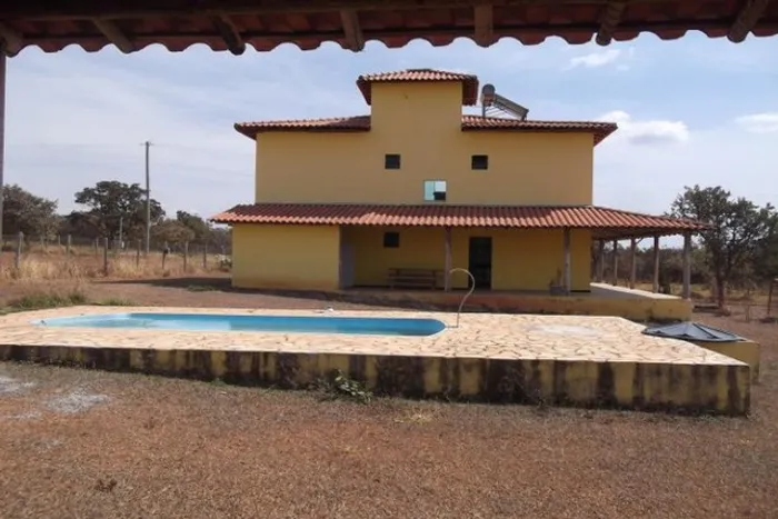 Sitio de 2.000m² com piscina, casa de dois pavimentos, Jaboticatubas (Temos varias opções)
