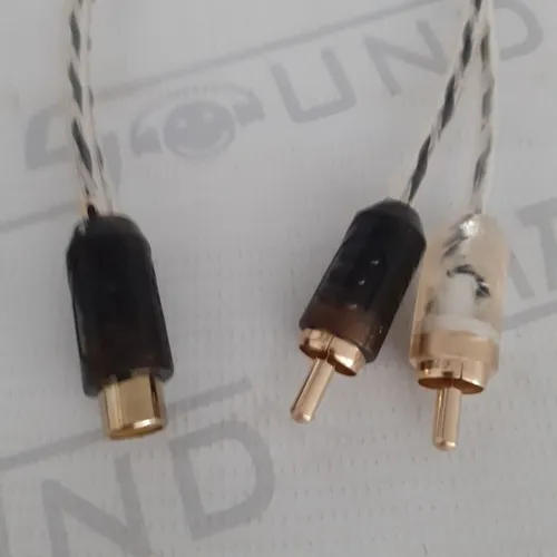 Cabo Y. Taramps. Com : 2rca macho X 1rca femea.  Novo.