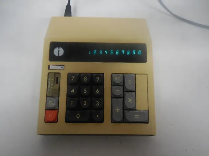 calculadora de mesa antiga.