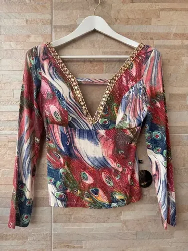 moças / roupas / blusas blusa com bojo e detalhes pedrarias tamanho p.