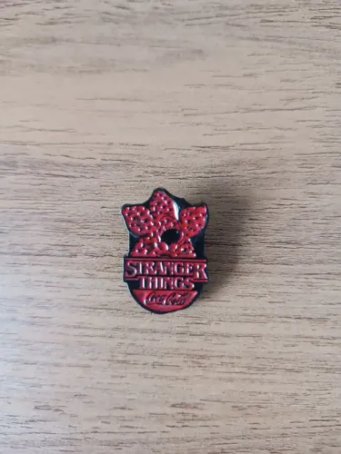 Pin Stranger Things Coca-Cola