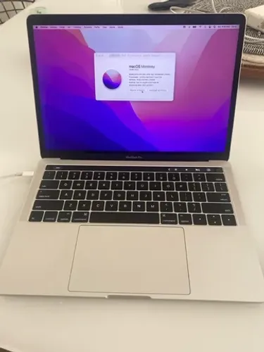 MacBook Pro touchbar 16gb ram i7