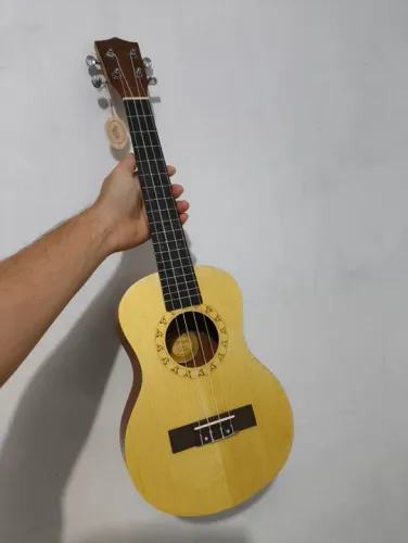 Ukulele Tenor Madeira - Novo