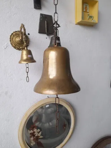 Sino de bronze antigo para decoração