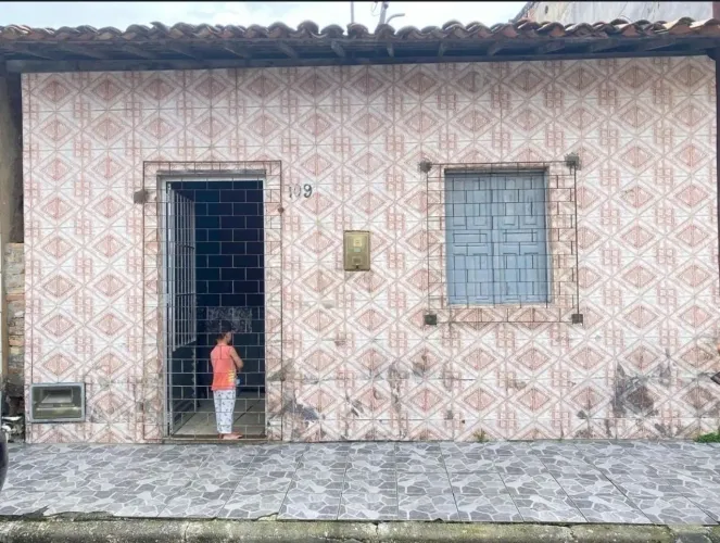 Vendo no Cordeiro próximo a Praça. 