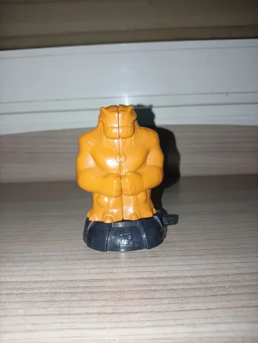 Boneco Ben 10 Lacta Páscoa 2011