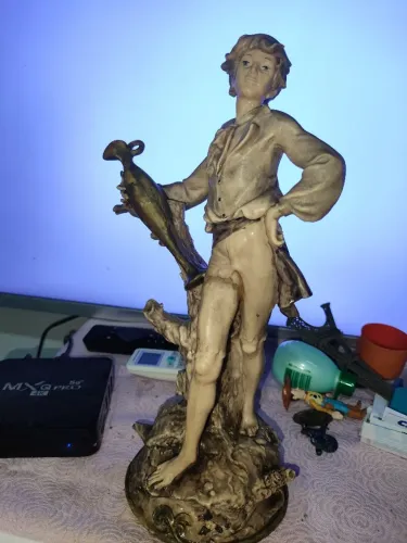 ESTATUA EM RESINA FIDALGO COM ÂNFORA