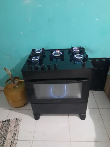 Vende-se fogão 5 bocas mesa de vidro 