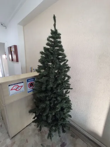 Árvore de Natal 2 metros sem efeitos 