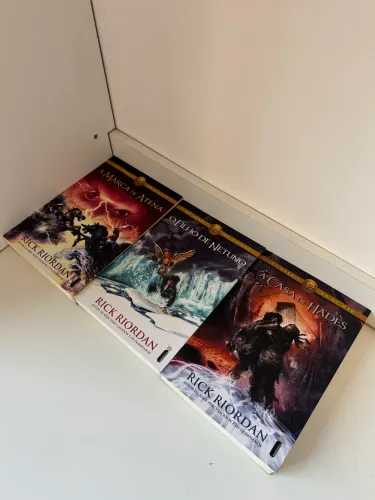 KIT COM 3 LIVROS DA SÉRIE HERÓIS DO OLIMPO