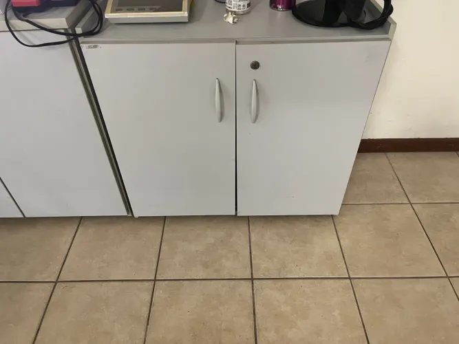 Armários de escritorio 2 portas e 3 portas 