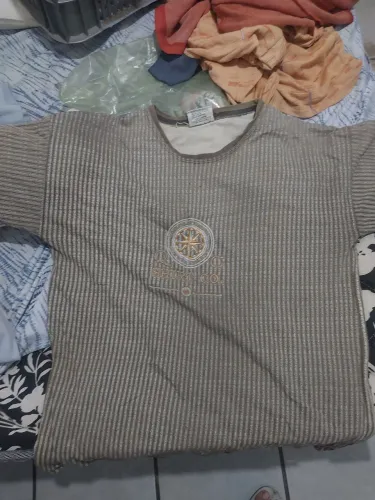 Camiseta listrada com logo