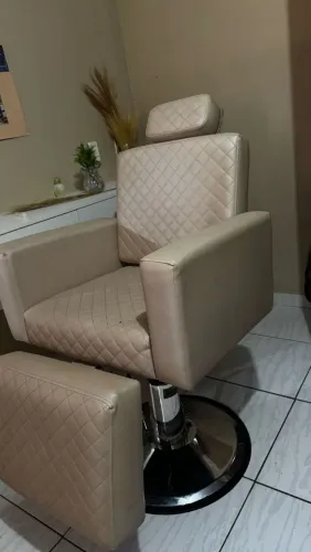 Cadeira de cabeleireiro com apoio para os pés