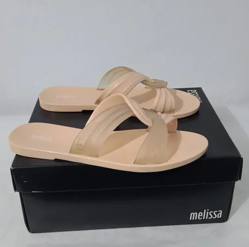 Sandália da Melissa Bege N° 37/38, bonita, original, bem confortável, macia de andar. 