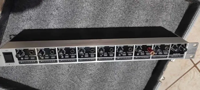 Amplificador de fone PowerPlay Behringer HA 8000