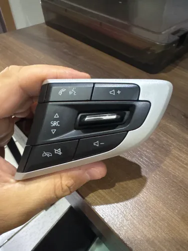 Botão Multifuncional Onix Prisma Tracker 2020 A 2024 Direito  