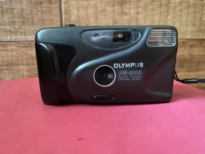 Câmera Olympus AW-220 Vintage - Para Peças ou Decoração