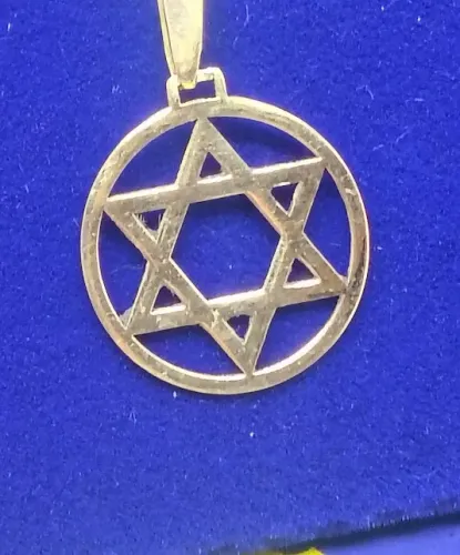 Pingente Estrela de Davi com Aro Ouro 18 Kilates Peso 0.90 Gramas 15 mm