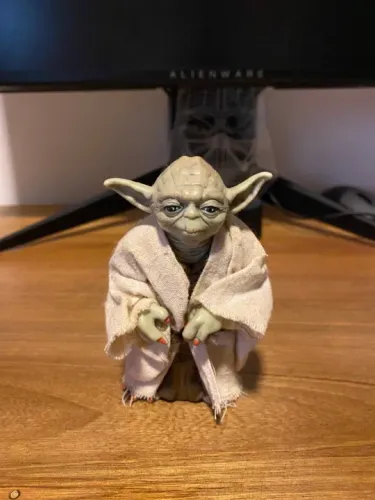 Boneco mestre yoda pvc com roupa em tecido