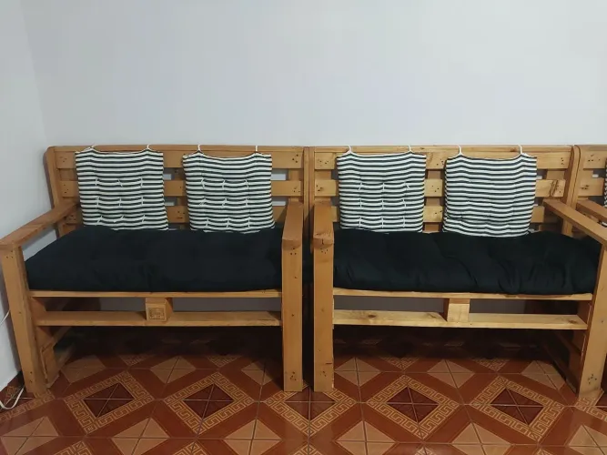 Sofá de Pallet Artesanal com Almofadas
