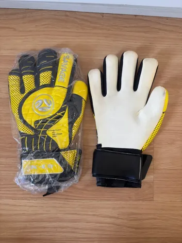 Luvas de Goleiro Savage - Proteção e Performance