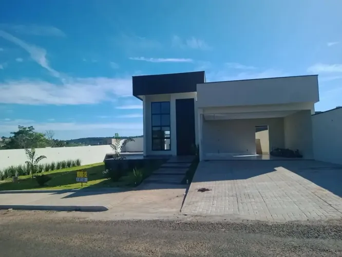 Casa Térrea à Beira do Lago em Caldas Novas! codigo: 142019