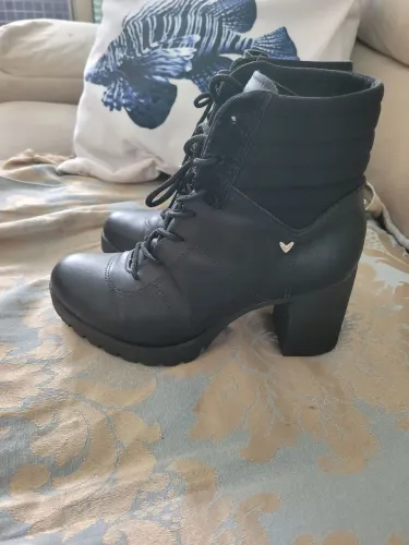 Bota Preta 37