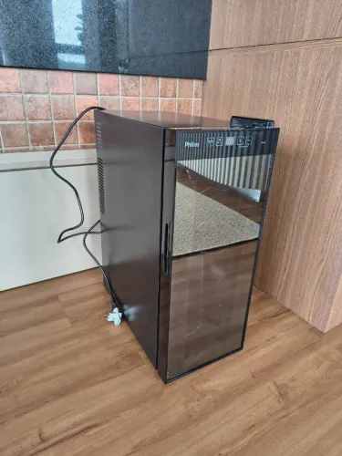 Adega Philco 12 garrafas 127V