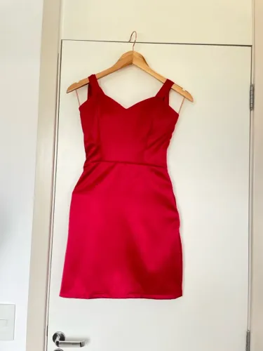 Vestido vermelho curto tam P Esquezary