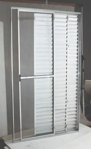 PORTA BALCÃO BRILHANTE 03 FOLHAS LINHA 20 COM TRINCO