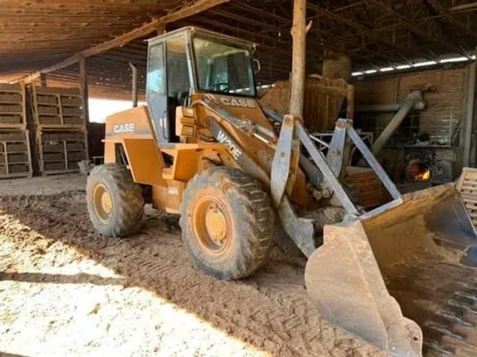 Pá Carregadeira Case W20
