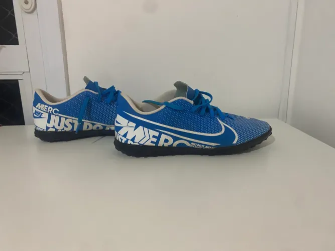 Chuteira mercurial vapor 13 society