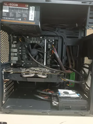 PC i5 11400f + RX 580 8GB + HyperX 16GB 3200mhz + B560mh-e + 2TB HDD e SSD 120GB USADO