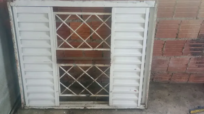 Vendo uma janela no valor de 100reais