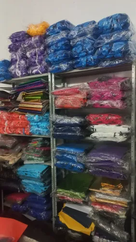 Sacolas TNT Lisa Comum | Medidas 27x30 e 35x40 | Linha Econômica