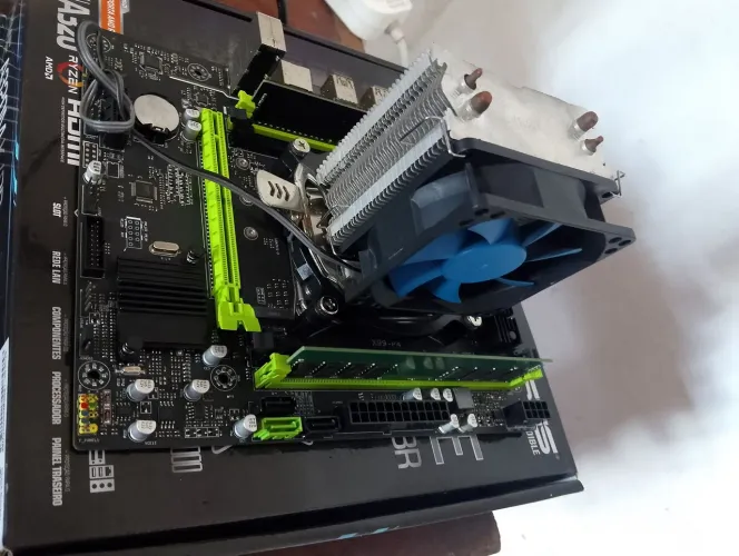 Kit placa mãe Xeon X99/ processador/ 16gb RAM ddr4/ cooler box funcionando perfeitamente