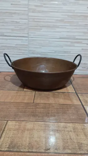 Tacho antigo grande feito de cobre com alças de ferro altura 14 x 43 x 51 cm