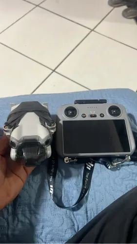 Drone DJI Mini 4 pro controle com tela (COMBO)