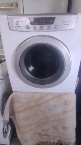 Secadora 10 kg Eletrolux bem nova 