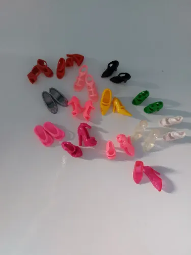 Lote de sapatos diversos barbie