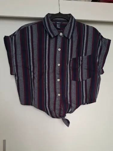 Camisa cropped listrada tamanho M da marca Forever 21