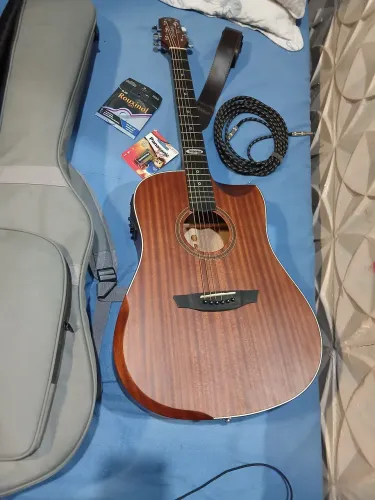 Violão novo