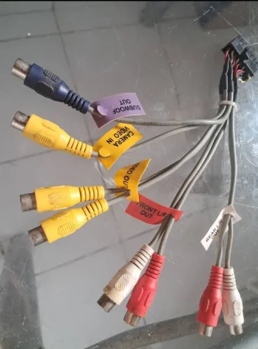 Cabo RCA para Som Automotivo<br>Obs: Por favor verifique se seu aparelho é compatível
