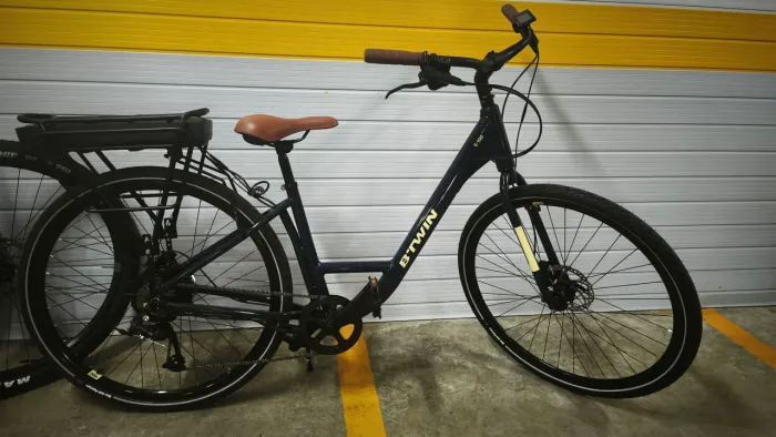 VENDO OU TROCO BICICLETA ELÉTRICA (ASSISTIDA) QUANDO VC PEDALA ELA ACELERA 