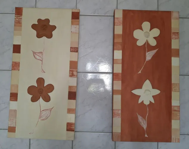 JOGO DE QUADRO - ARTE MINEIRA COM FLORES EM ARGILA - IMPECÁVEL