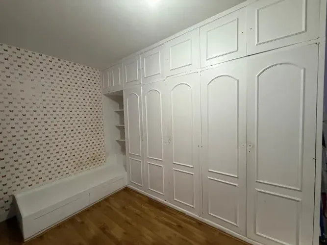 Vendo Armário de madeira com cama e prateleiras completo (Usado-Retirar no local)