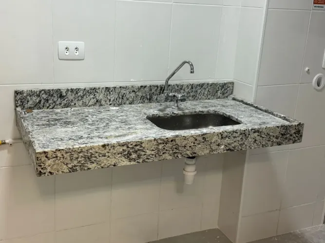 Bancada de Granito Branco Dallas Nova - Retirada de Apartamento MRV
